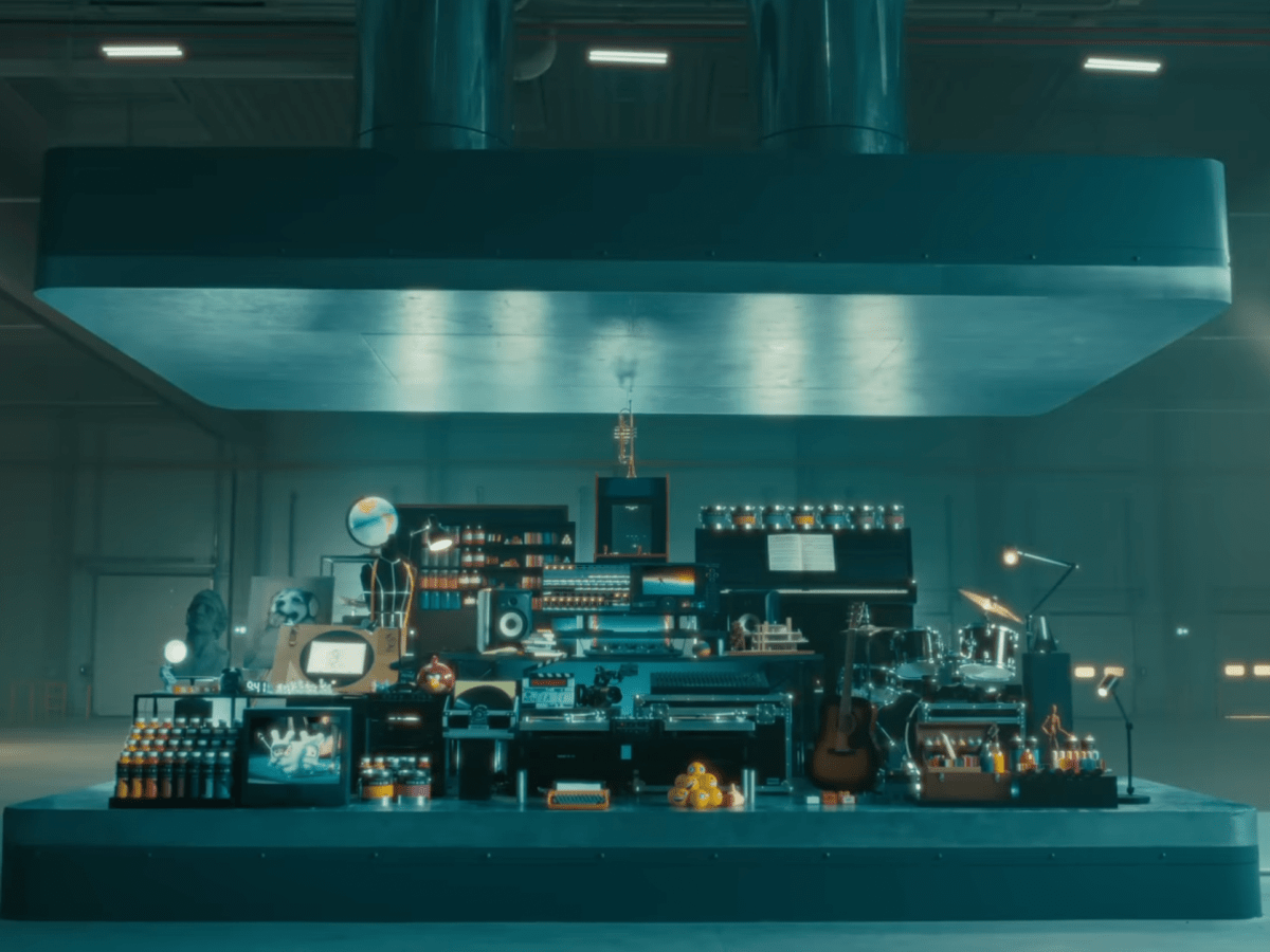 TECHNO BACKLASH! NEW APPLE iPAD COMMERCIAL IS A CRUSHING&nbsp;FAIL!